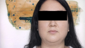 Vinculan a proceso a mujer que intentó viajar con una pistola abastecida en el AICM