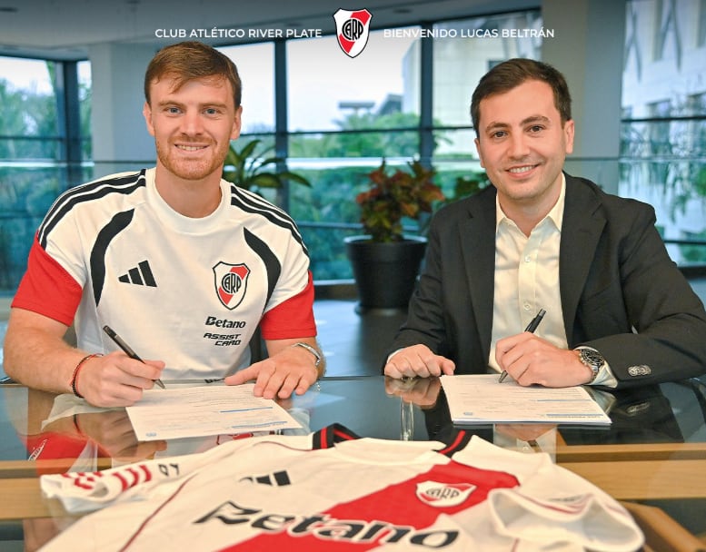 Lucas Beltrán se incorporó a River Plate proveniente de la Fiorentina de Italia en calidad de préstamo con obligación de compra hasta el 30 de junio de 2027