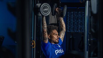 Paolo Guerrero comenzó un duro