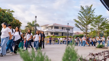 Más de 14 mil jóvenes salvadoreños ya están inscritos como becados universitarios para el ciclo 2027