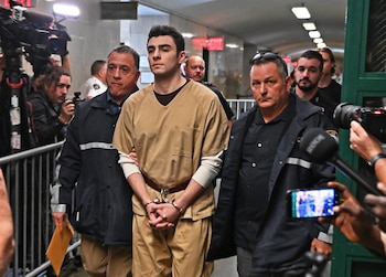 Mangione, de 28 años, se declaró culpable el viernes ante una jueza federal de dos cargos de acoso y reconoció que siguió a Thompson hasta una conferencia de inversores de UnitedHealth Group antes de dispararle frente a un hotel de Manhattan (EP)