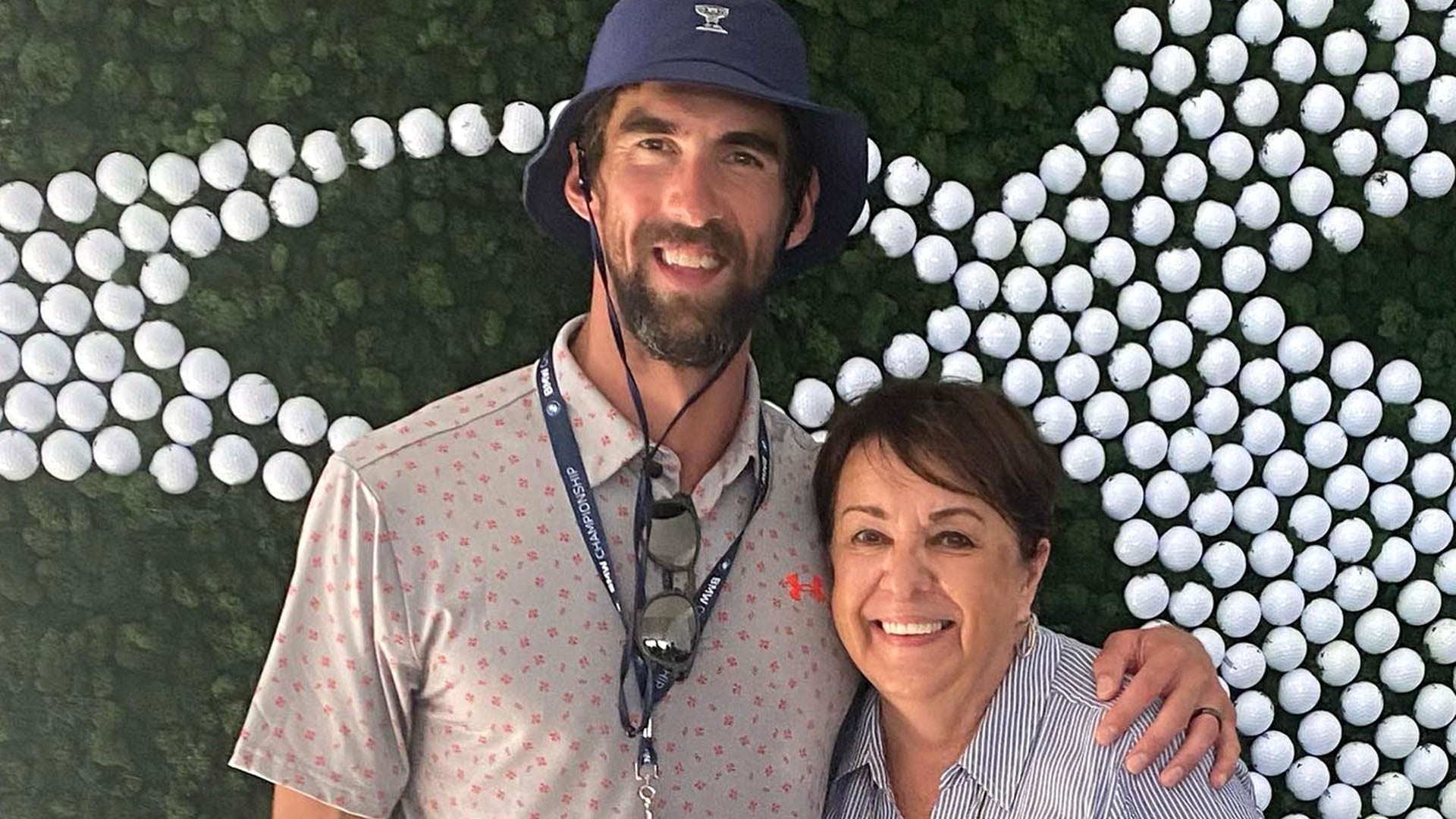 Michael Phelps reveló que, de adolescente, podía gastar entre 20.000 y 25.000 dólares cada vez que batía un récord mundial por un acuerdo de incentivos con su madre (@mamaphelpsh20)