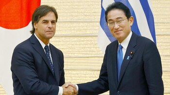 Luis Lacalle Pou junto al