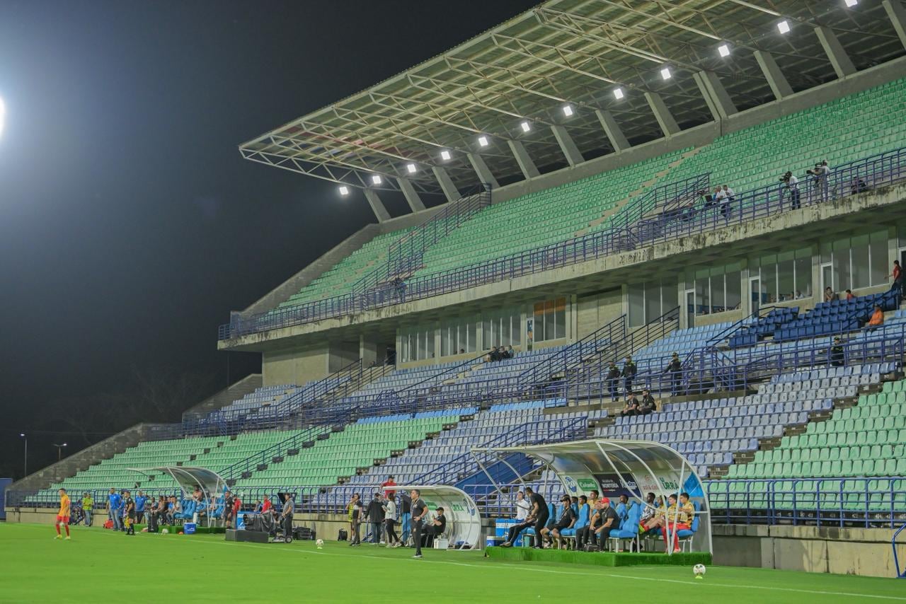 Algunos estadios del fútbol colombiano están en el ojo de la Dimayor por no cumplir condiciones mínimas para partidos profesionales - crédito Colprensa