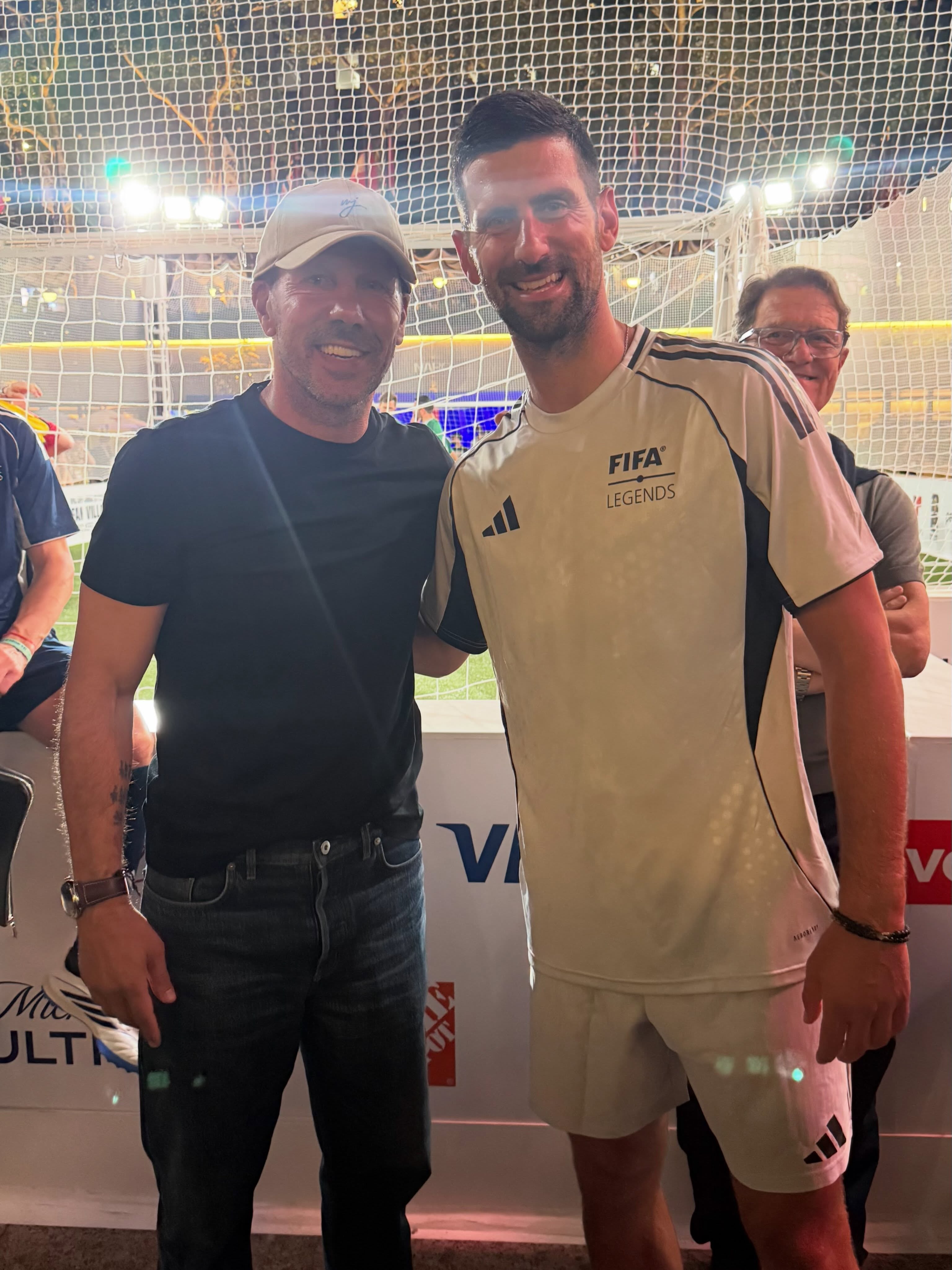 También Simeone aprovechó para sacarse una foto junto a Novak Djokovic