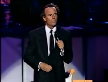 Julio Iglesias, ante 80.000 personas