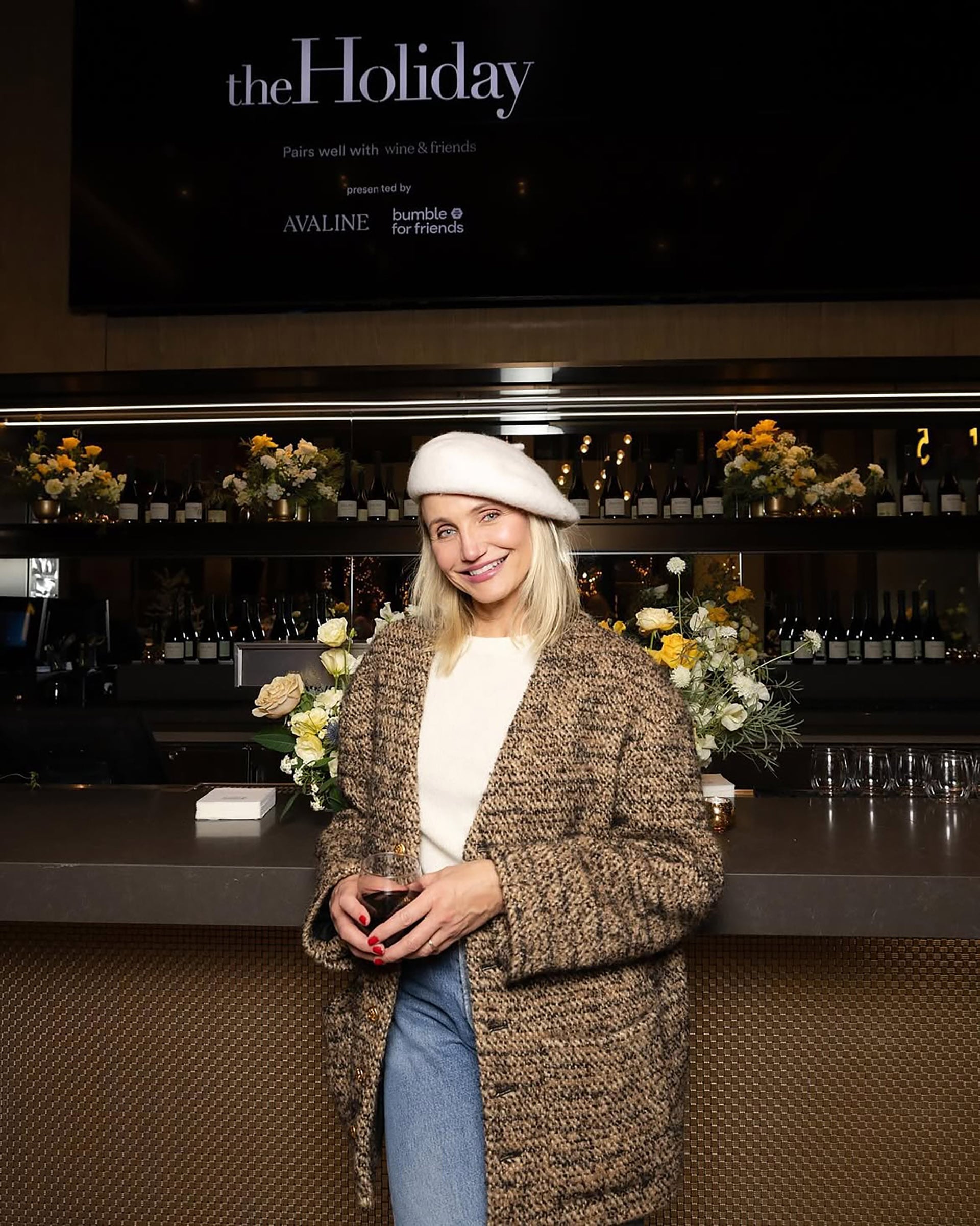 Diaz adoptó el “lujo silencioso” en su street style, combinando prendas clásicas, materiales nobles y accesorios discretos Crédito Instagram: @camerondiaz
