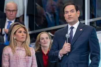 La esposa del secretario de Estado de Estados Unidos mantuvo un perfil público reservado durante la carrera política de su esposo - crédito (AP Foto/Jacquelyn Martin)