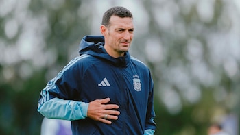 “Dos más dos”: la propuesta alternativa que la AFA le hizo a Scaloni para que renueve contrato con la selección argentina