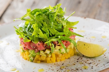 Tartar de salmón, aguacate y