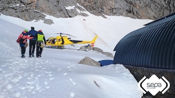 Un excursionista herido es evacuado en helicóptero desde el refugio del Jou de los Cabrones (Asturias)