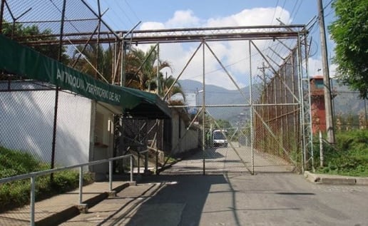 Las pesquisas internas y externas han revelado cómo el funcionario favoreció a detenidos de organizaciones criminales y acumuló bienes que superan en varios millones sus ingresos salariales declarados - crédito Alcaldía de Itagüí