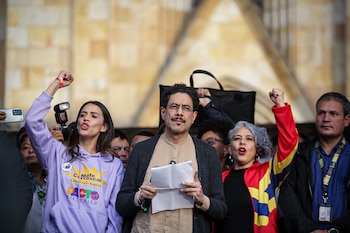 Iván Cepeda junto a Abelardo