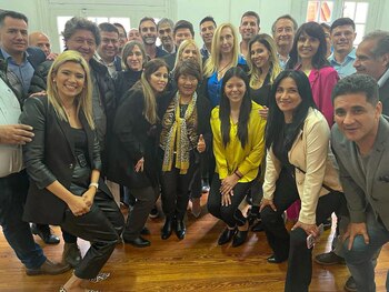 Karina Milei con dirigentes del