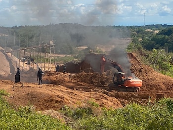 Enfrentamiento entre autoridades y mineros