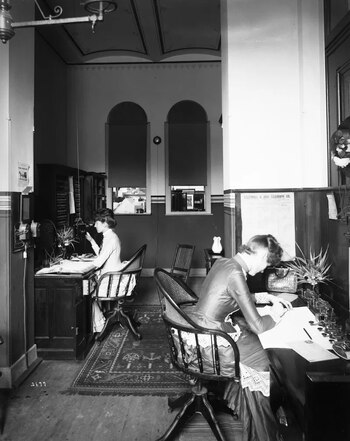 Empleadas en la Oficina de