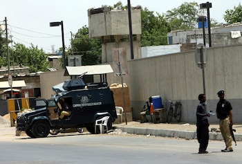 Oficiales de seguridad hacían guardia