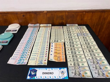 En los operativos se secuestraron pesos, dólares y euros