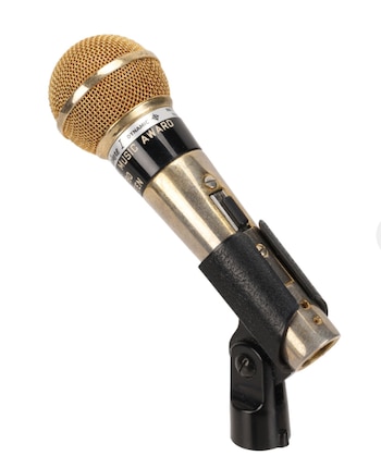 Queen estará presente con objetos personales de Freddie Mercury, como el micrófono dorado y piezas icónicas de la colección de Peter Hince (Foto: cortesía de Propstore)