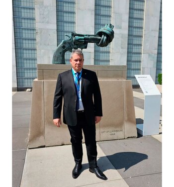 Guillermo Whpei recibió un premio