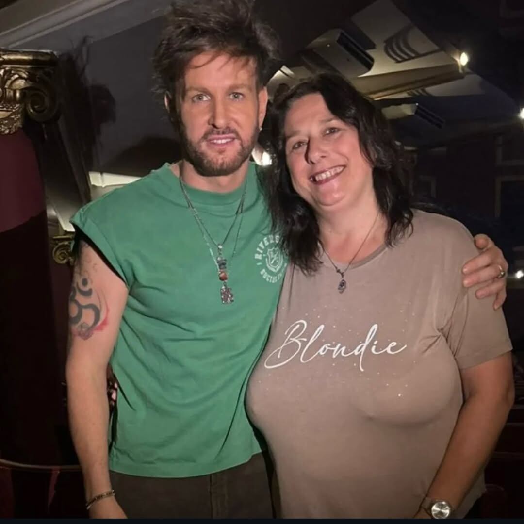 Alex compartió un doloroso mensaje tras el accidente que se cobró la vida de cuatro fans y compartió una foto con una de las víctimas (Instagram)