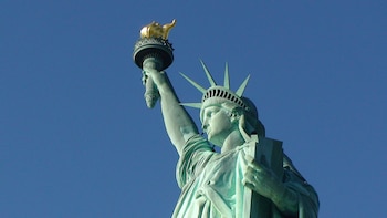 El día que la Estatua de la Libertad fue inaugurada en París antes de ser llevada a Estados Unidos como regalo del Gobierno francés