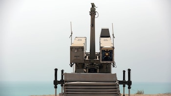 Irán lanza nuevos ataques contra EEUU en Bahréin y Kuwait dirigido especialmente a radares y defensas