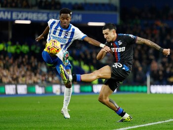 Simon Adringa del Brighton y