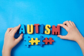 El diagnóstico temprano es fundamental en el autismo para implementar intervenciones efectivas que puedan ayudar a los niños a desarrollarse