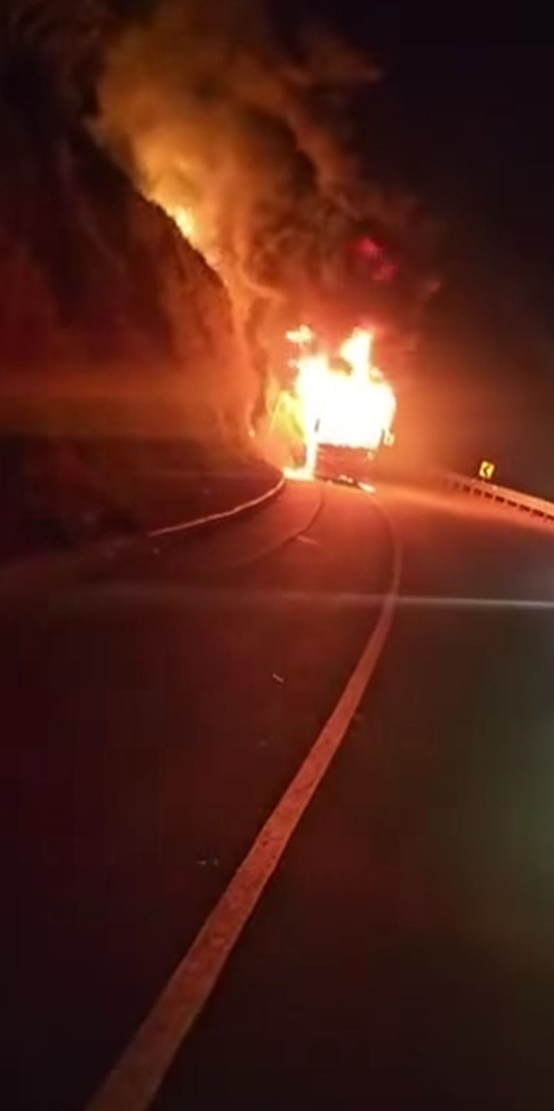Un bus fue quemado en el sector de Santander de Quilichao, hecho que es materia de investigación por parte de las autoridades - crédito Noticias Pescador/Facebook