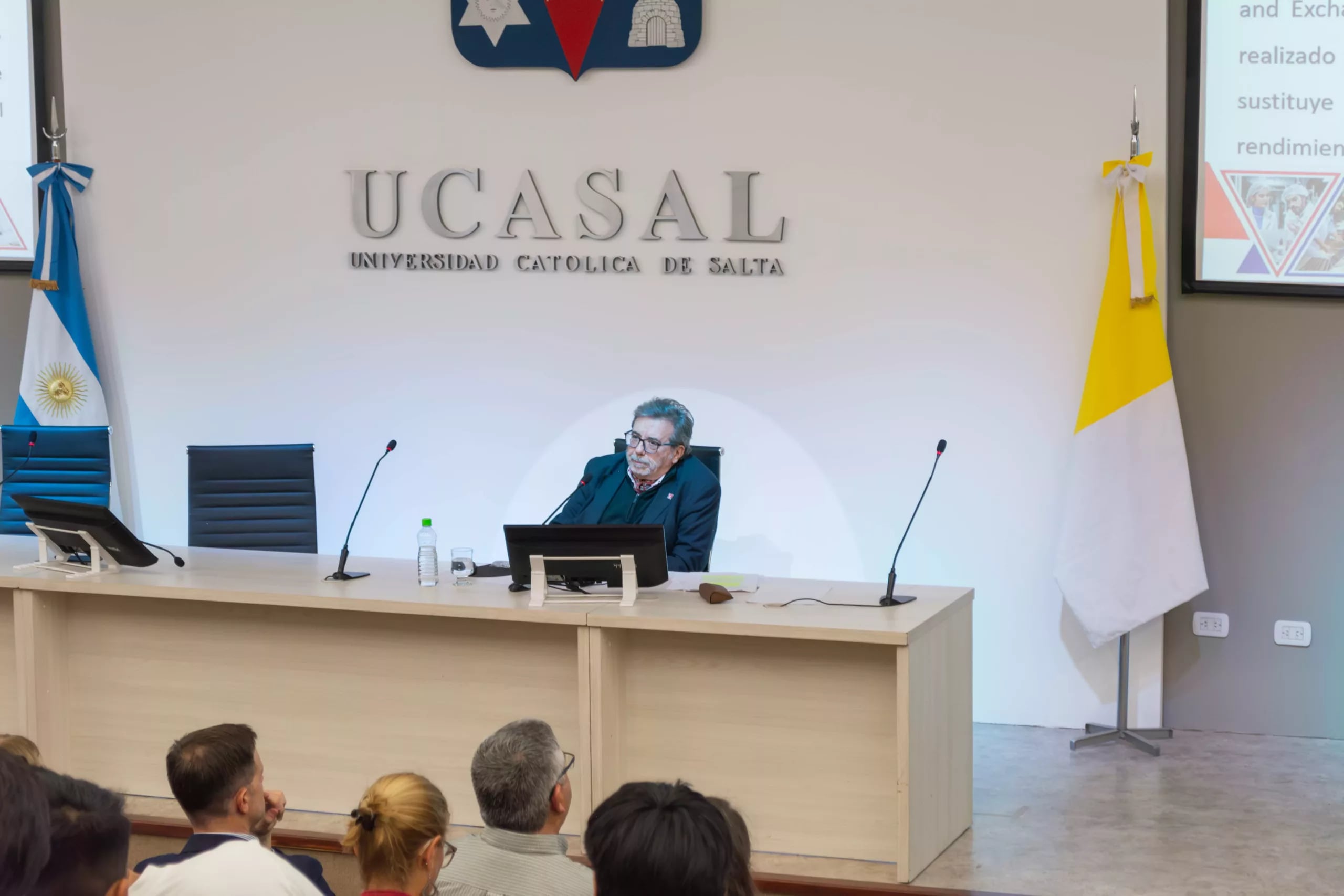 Además, Toranzos Torino estuvo a cargo de la dirección de la Maestría en Agronegocios en la UCASAL (UCASAL)