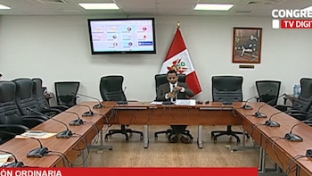 Solo el presidente de la Comisión de Ética asistió de manera presencial