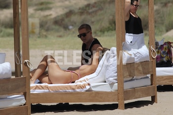 En los camastros del lujoso