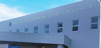 La nueva legislación derogó la Ley 601 de Promoción de la Competencia y canceló las acreditaciones de árbitros y mediadores. (Imagen de cortesía)