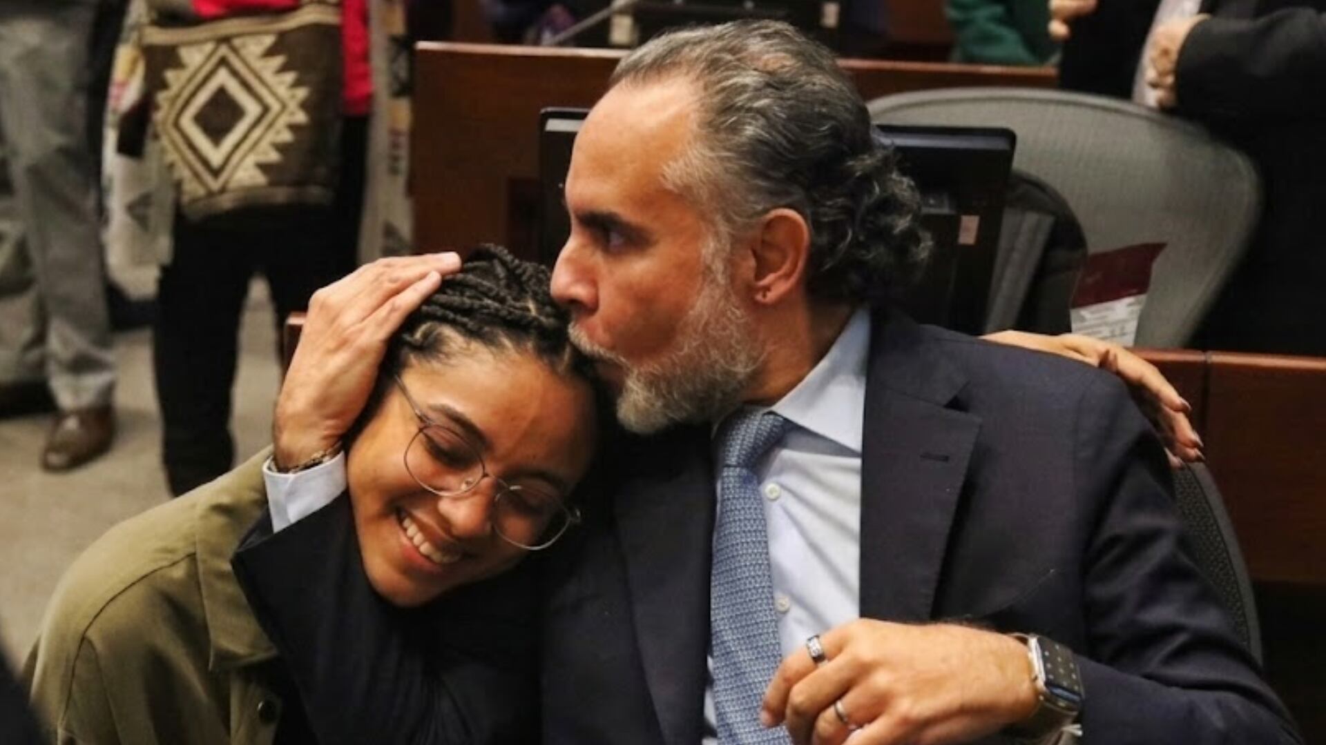 Ministro Benedetti reconoce menor influencia política frente a Juliana Guerrero