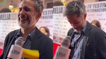 Gael García Bernal recibe un golpe durante el Festival de Cine de Morelia