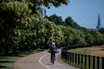 Hyde Park y Kew Gardens destacan entre los espacios verdes más populares de Londres para actividades al aire libre en familia (REUTERS/Chris J. Ratcliffe)