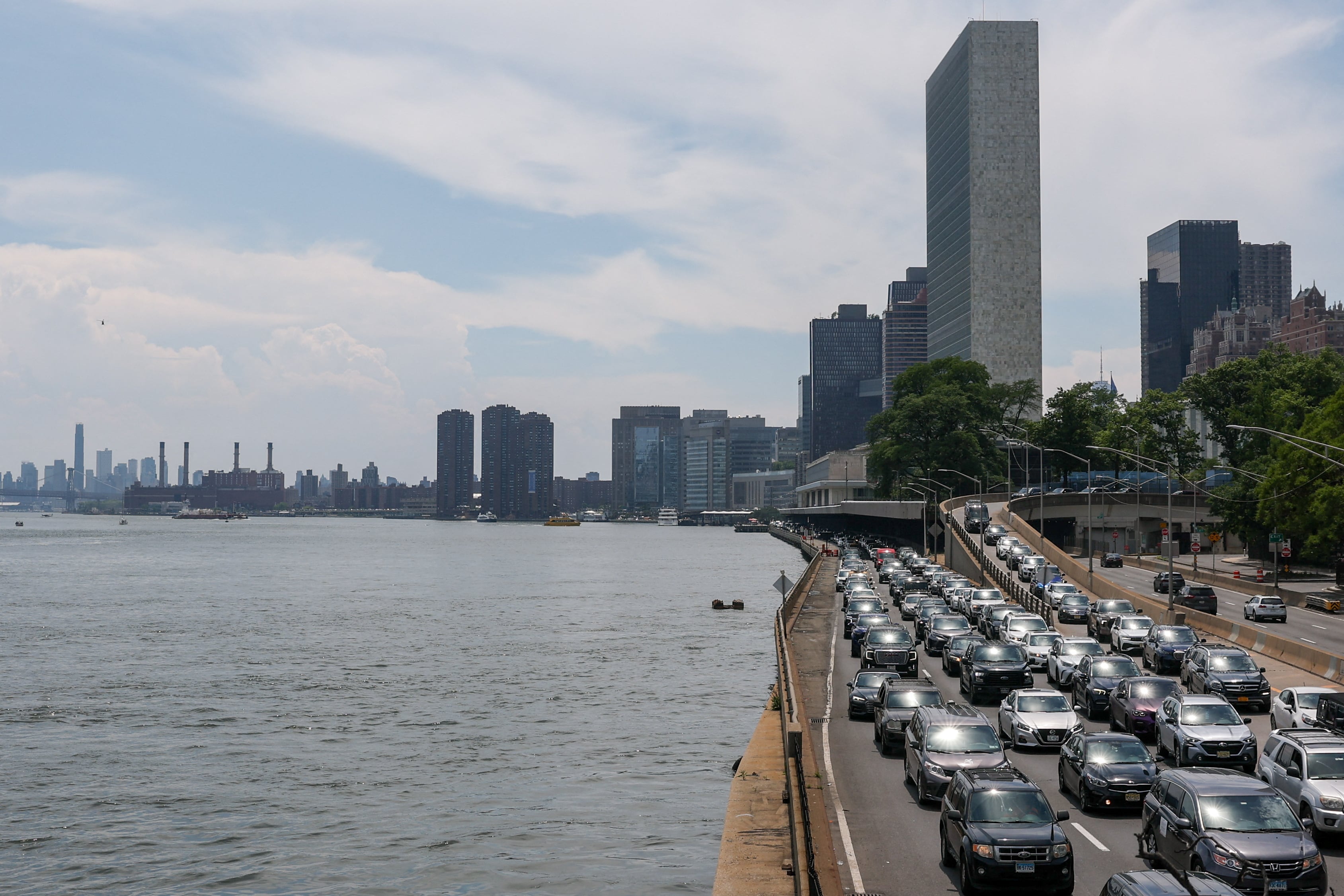 La mayoría de los viajes por el Día de la Independencia en Estados Unidos se realizará por carretera, con 61,4 millones de viajeros en automóvil pese al alza de la gasolina y del alquiler de vehículos. (REUTERS/Kylie Cooper)