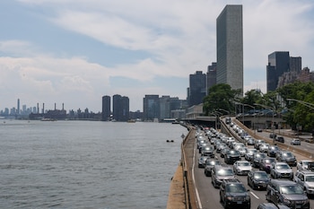 La mayoría de los viajes por el Día de la Independencia en Estados Unidos se realizará por carretera, con 61,4 millones de viajeros en automóvil pese al alza de la gasolina y del alquiler de vehículos. (REUTERS/Kylie Cooper)