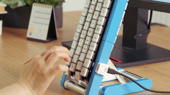 El nuevo teclado de Google tiene letras que se mueven y diseño de cinta transportadora