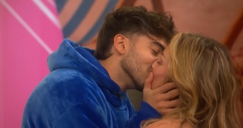 El beso entre Fede Vigevani y Gema Garoa ocurrió como parte de un reto impuesto por "La Jefa"