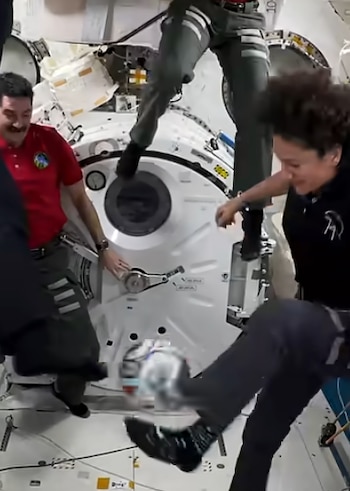 Las pruebas espaciales mostraron cómo los sensores electrónicos influyen en el rendimiento del balón y ayudan a evitar goles fantasma y fueras de juego dudosos (NASA)