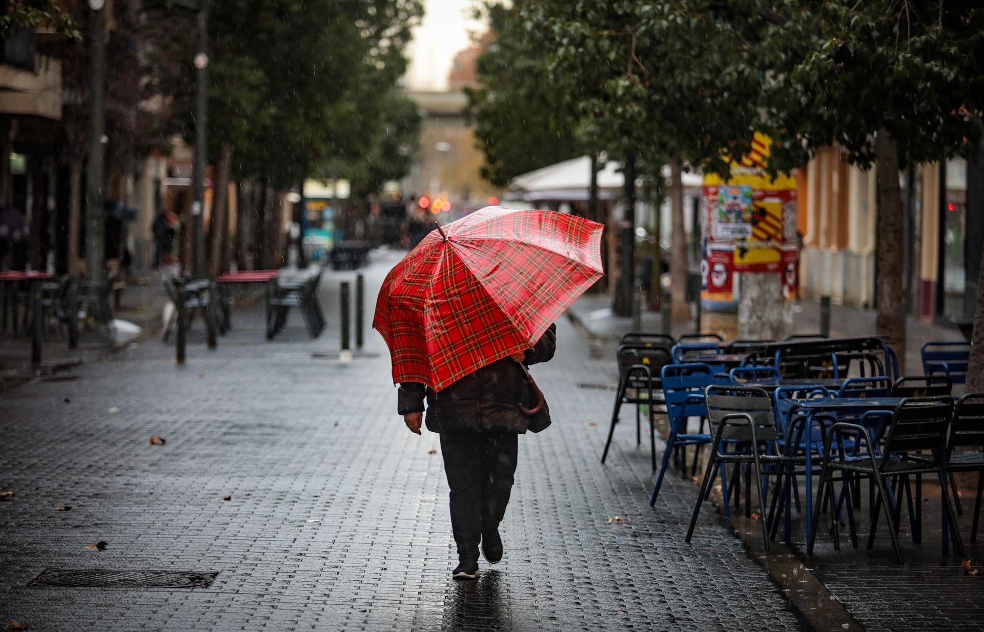 Protección Civil pide prudencia hasta la madrugada de este domingo por las lluvias en Catalunya