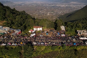 Manifestantes bloquean la autopista interamericana
