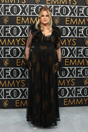 Jennifer Coolidge y un look