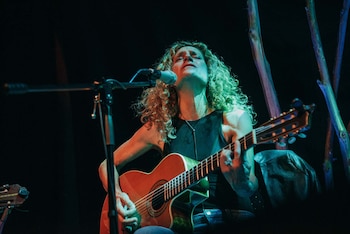 Ana Prada, cantautora y prima