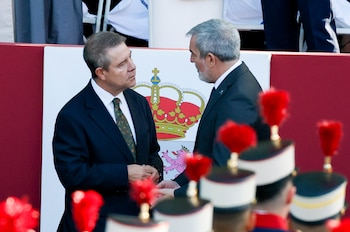 El presidente de Castilla la Mancha, Emiliano García-Page, y el presidente de las Islas Canarias, Fernando Clavijo. (EFE/ Ballesteros)