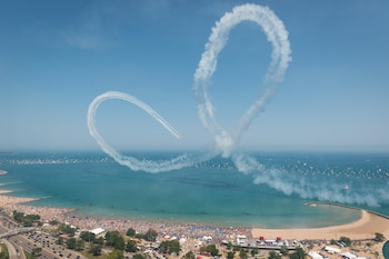 La exhibición volverá a concentrar a una multitud sobre la costa del lago Michigan en uno de los eventos públicos más convocantes del verano en Chicago (Air and Water Show en Chicago)