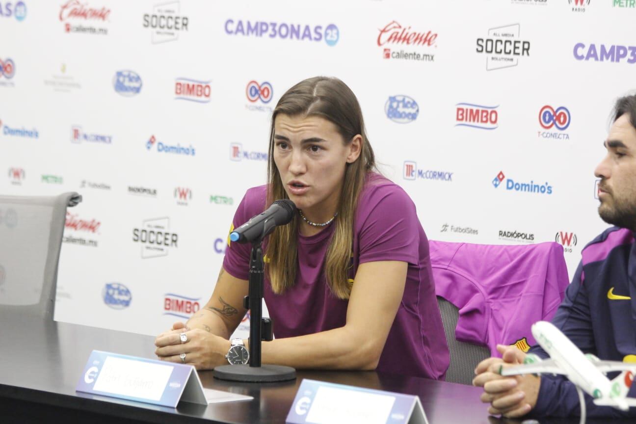 La mediocampista del Barcelona resaltó el crecimiento del futbol mexicano y compartió su emoción por reencontrarse con excompañeras en la Liga MX. (Foto: Jesús Avilés)