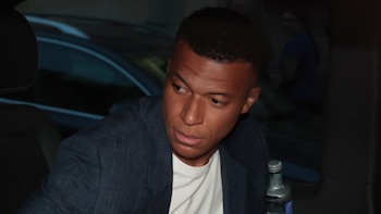Kylian Mbappé, protagonista del lanzamiento de su nuevo reloj sin el apoyo de Ester Expósito